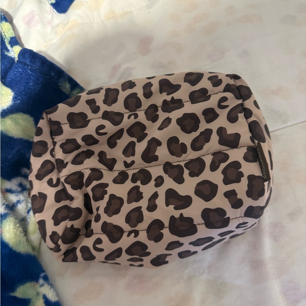 Amazon Bagsmart Beige and Brown Leopard Print Pouch